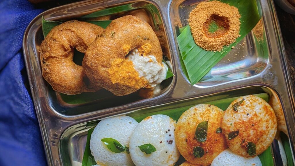 Rice and Urad dal Idli Recipe, Rice and Urad dal Idli Recipe in Hindi