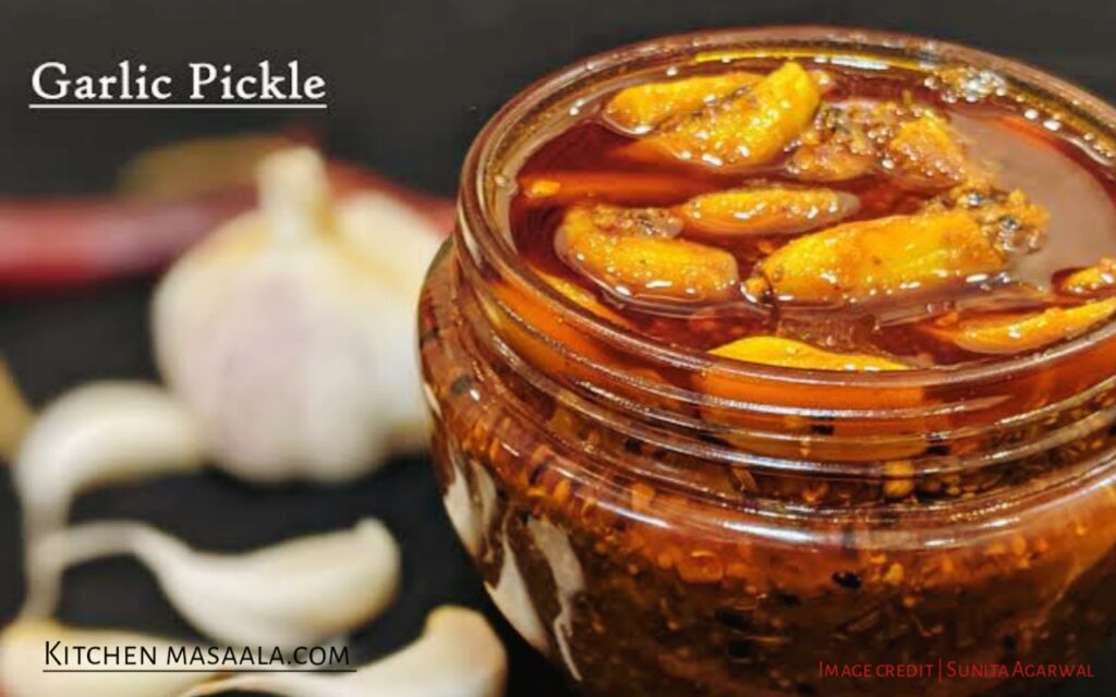 indian garlic pickle recipe in Hindi, indian garlic pickle