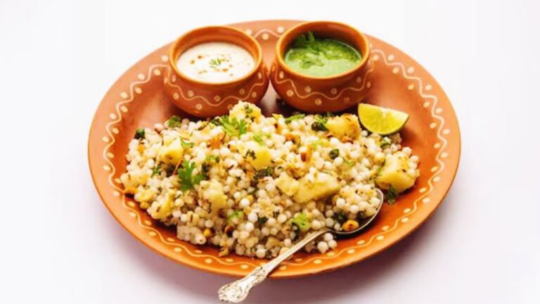 Indori Sabudana Khichdi recipe, Indori Sabudana Khichdi recipe in Hindi