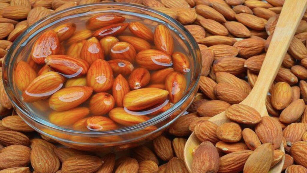 Soaked Almond Benefits for Women, Soaked Almond Benefits for Women in Hindi